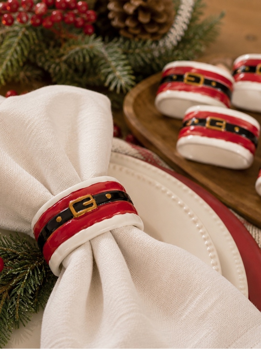 Santa Belt Ceramic Napkin Rings Set of 6 Christmas Holiday Table Decor.